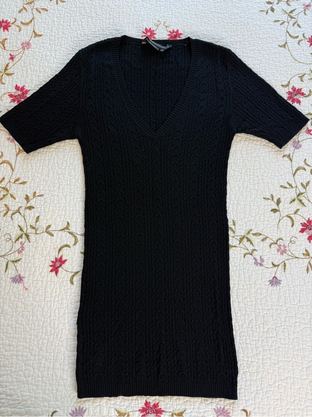 BCBG MAXAZRIA Top Cable Knit Sweater V-Neck BLACK SMALL
